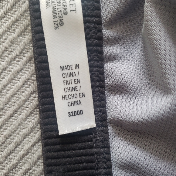 Victoria's Secret Underwire Sports Bra - Picture 6 of 6